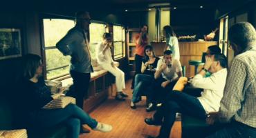 Train rouge - Tourisme d'Affaires